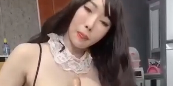 เงี่ยนหีเล่นกับสาก